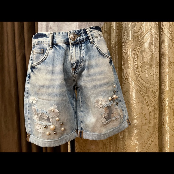 Beaded denim shorts with applique flowers - Picture 1 of 13